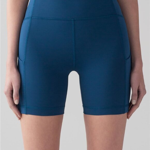 Lululemon Sole Training Short with pockets - Picture 4 of 10